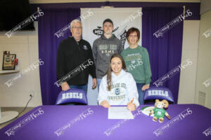 Alyssa Groves signing (1 of 5)