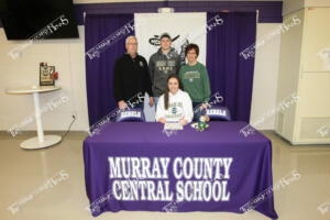 Alyssa Groves signing (2 of 5)