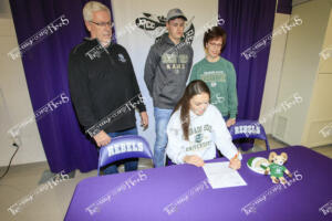 Alyssa Groves signing (3 of 5)