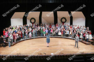 K  1st grade Christmas concert (10 of 45)