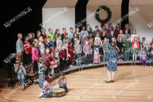 K  1st grade Christmas concert (21 of 45)