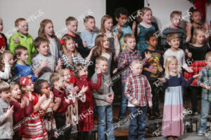 K  1st grade Christmas concert (4 of 45)